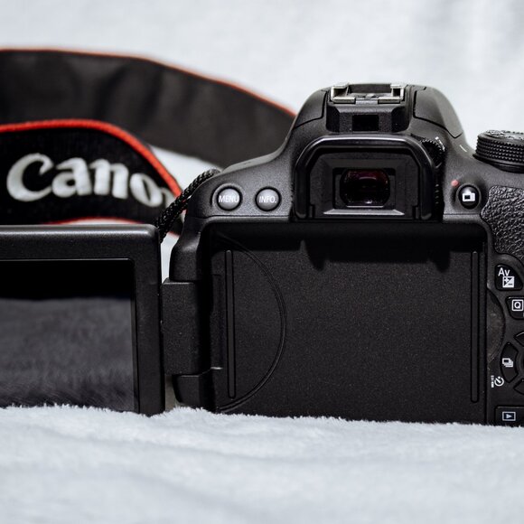 Canon EOS Rebel T5i Kit / 18-55mm Lens - Picture 3 of 7